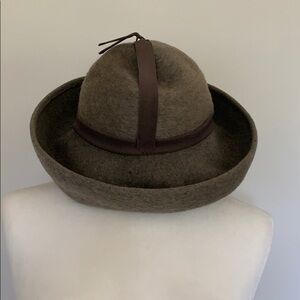 Vintage Mr. John Classic gray hat.
